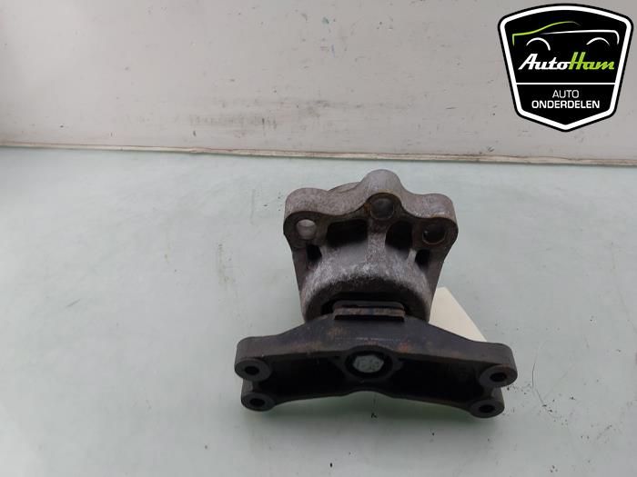Engine mount from a Ford Transit 2.2 TDCi 16V 2015