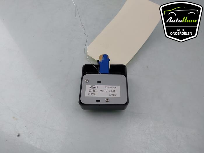 Używane Antena Ford Transit 2.2 TDCi 16V Cena € 18,15 Z VAT oferowane przez AutoHam
