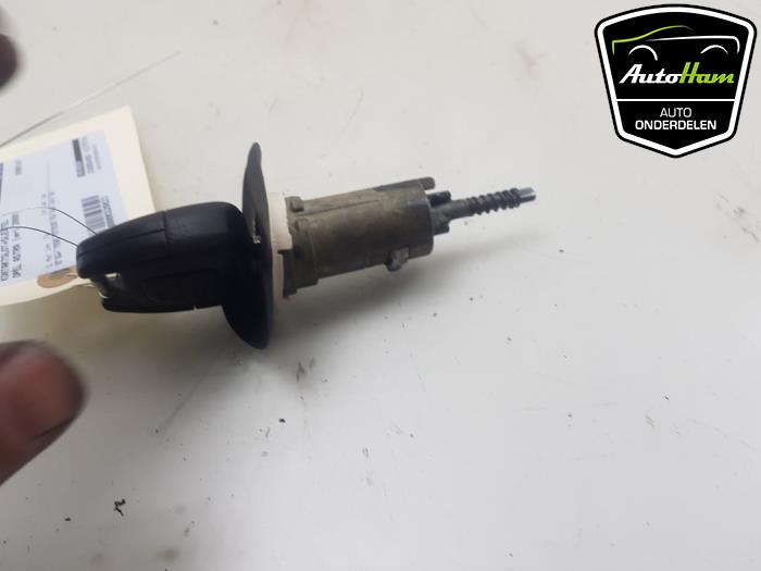 Używane Stacyjka + Kluczyk Opel Astra G (F08/48) 1.6 Cena € 75,00 Procedura marży oferowane przez AutoHam