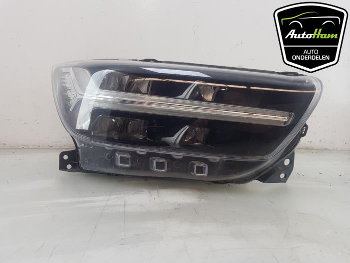 Używane Reflektor prawy Volvo XC40 (XZ) Recharge 70 kWh Cena na żądanie oferowane przez AutoHam