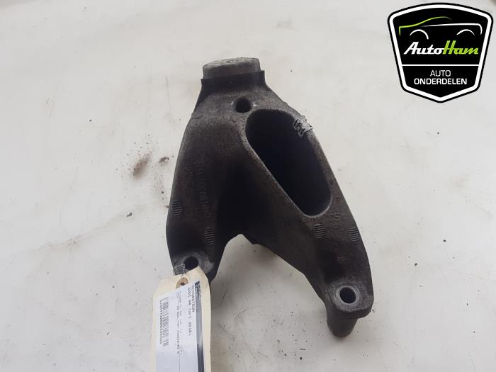 Usagé Support moteur Audi A4 Avant (B8) 1.8 TFSI 16V Prix € 20,00 Règlement à la marge proposé par AutoHam
