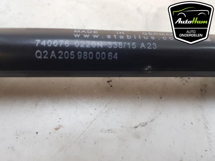 Gasfjäder, motorhuv, vänster från en Mercedes-Benz C (C205) C-220d 2.2 16V BlueTEC 2016