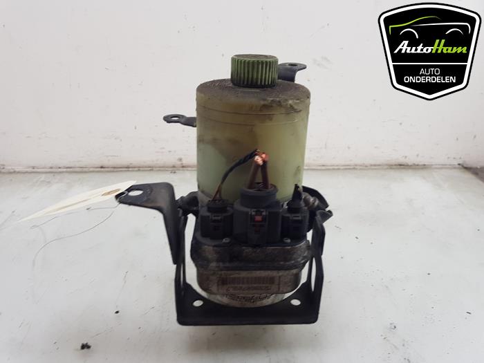 Used Power steering pump Volkswagen Polo IV (9N1/2/3) 1.2 12V Price € 95,00 Margin scheme offered by AutoHam