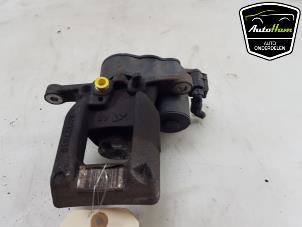 Usados Pinza de freno derecha detrás Peugeot 3008 II (M4/MC/MJ/MR) 1.2 12V e-THP PureTech 130 Precio € 75,00 Norma de margen ofrecido por AutoHam