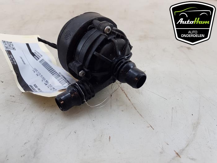 Begagnade Extra vattenpump BMW X5 (G05) xDrive50e 3.0 24V Pris € 35,00 Marginaltabell erbjuds av AutoHam