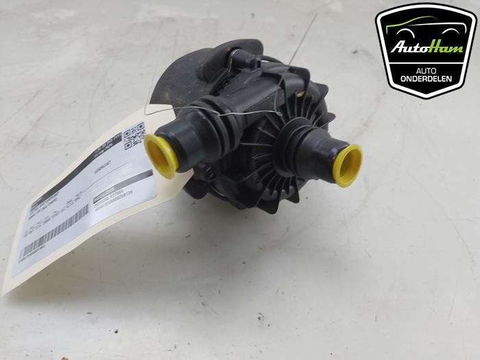 Begagnade Extra vattenpump BMW X5 (G05) xDrive50e 3.0 24V Pris € 50,00 Marginaltabell erbjuds av AutoHam