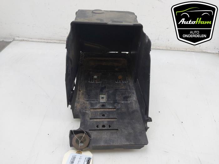 Battery box tray