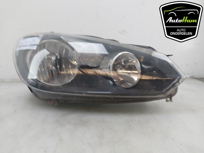 Używane Reflektor prawy Volkswagen Golf VI (5K1) 1.4 TSI 122 16V Cena € 125,00 Procedura marży oferowane przez AutoHam