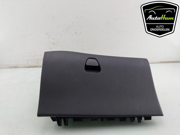 Begagnade Handskfack Toyota Aygo X 1.0 12V VVT-i Pris € 50,00 Marginaltabell erbjuds av AutoHam