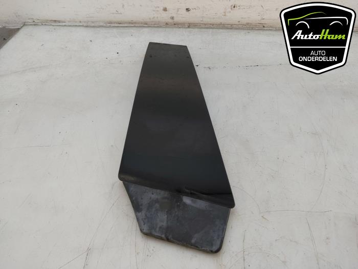 Begagnade Dekorstripe Porsche Taycan (Y1A) 4S Pris € 20,00 Marginaltabell erbjuds av AutoHam