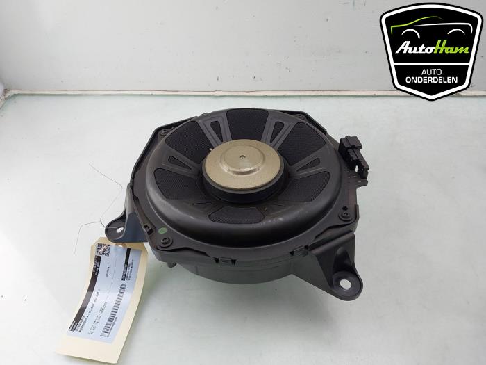 Używane Subwoofer Mercedes A-Klasse AMG (177.0) 2.0 A-45 S AMG Turbo 16V 4Matic+ Cena € 75,00 Procedura marży oferowane przez AutoHam