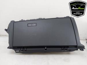 Gebrauchte Handschuhfach Toyota C-HR (X1,X5) 2.0 16V Hybrid Preis € 50,00 Margenregelung angeboten von AutoHam