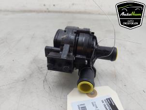 Usados Bomba de agua Volkswagen Transporter T6 2.0 TDI 150 Precio € 30,25 IVA incluido ofrecido por AutoHam