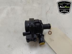 Usados Bomba de agua adicional Volkswagen Transporter T6 2.0 TDI 150 Precio € 30,25 IVA incluido ofrecido por AutoHam