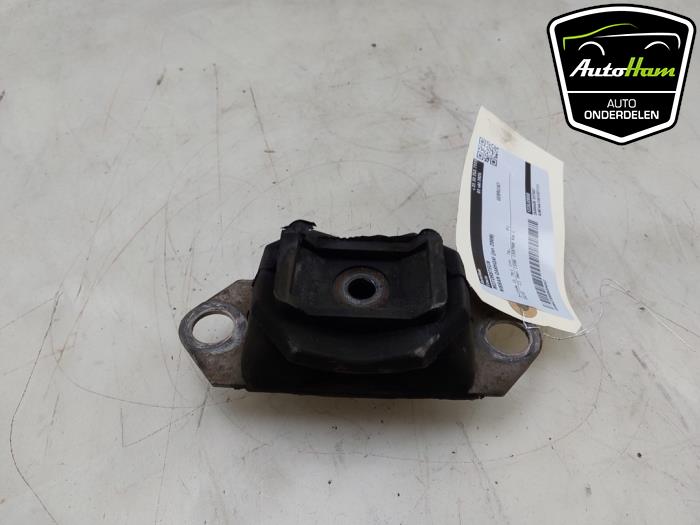 Used Engine mount Nissan Qashqai (J10) 1.6 16V Price € 20,00 Margin scheme offered by AutoHam