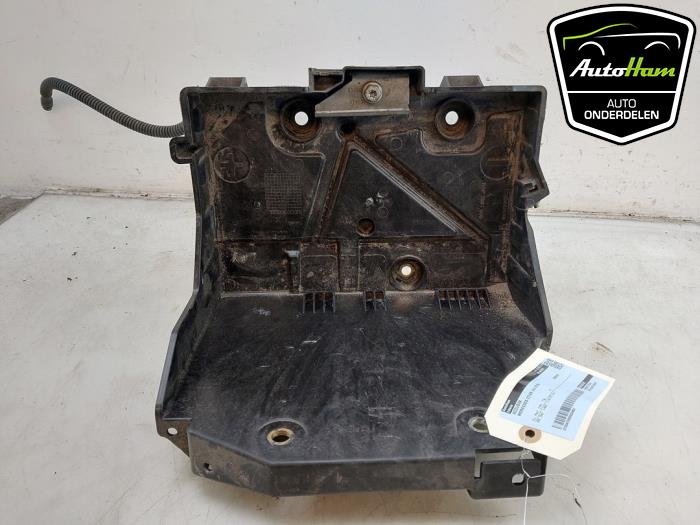 Begagnade Batterilåda Mercedes Citan (415.6) 1.5 108 CDI Euro 6 Pris € 25,00 Marginaltabell erbjuds av AutoHam