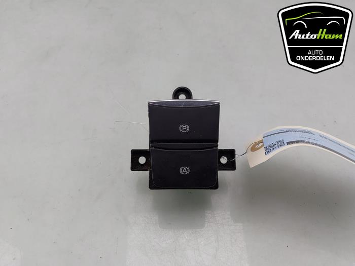 Używane Przelacznik hamulca postojowego Ford Focus 4 Wagon 1.0 Ti-VCT EcoBoost 12V 125 Cena € 15,00 Procedura marży oferowane przez AutoHam