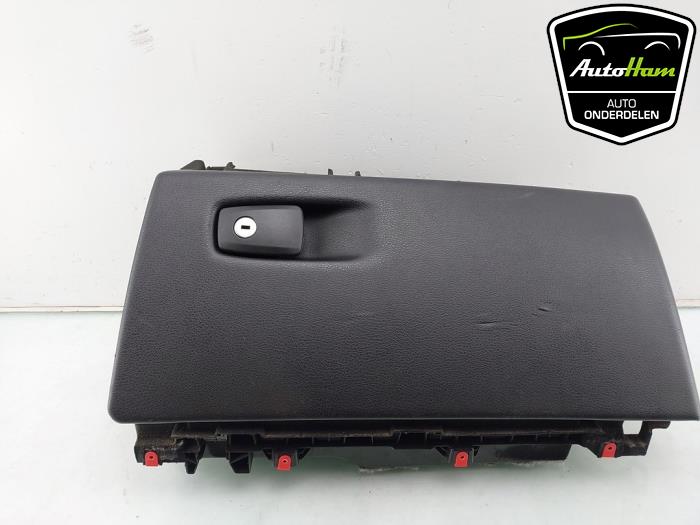 Begagnade Handskfack BMW X5 (F15) xDrive 35d 3.0 24V Pris € 50,00 Marginaltabell erbjuds av AutoHam