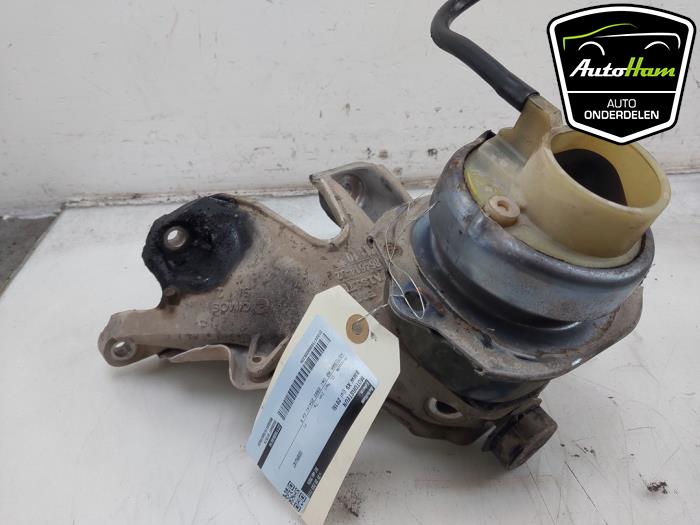 Engine mount from a BMW X5 (F15) xDrive 35d 3.0 24V 2015