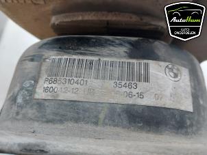 Engine mount from a BMW X5 (F15) xDrive 35d 3.0 24V 2015
