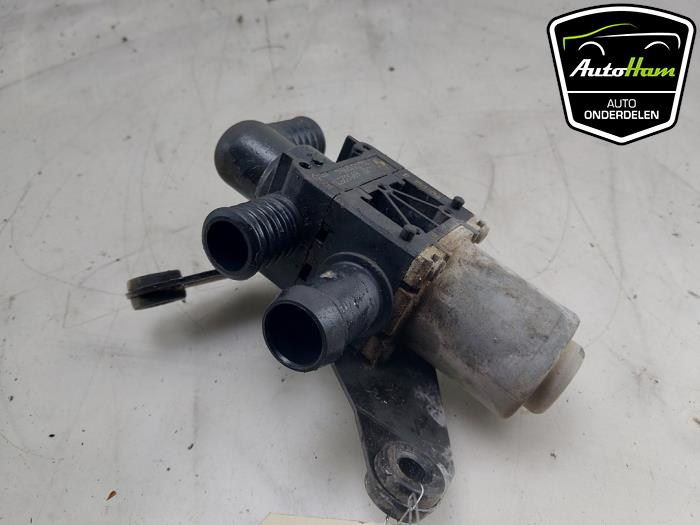 Begagnade Extra vattenpump BMW X5 (F15) xDrive 35d 3.0 24V Pris € 40,00 Marginaltabell erbjuds av AutoHam