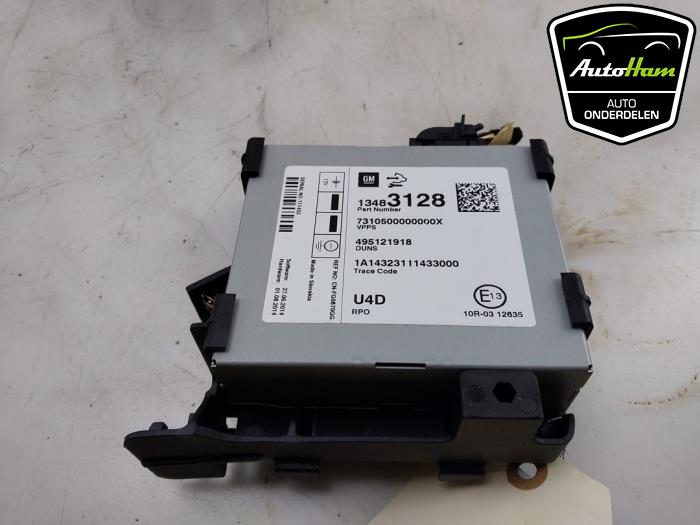 Używane Modul DAB Opel Astra J Sports Tourer (PD8/PE8/PF8) 1.6 CDTI 16V Cena € 95,00 Procedura marży oferowane przez AutoHam