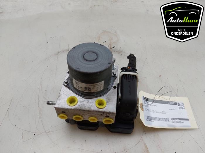 Begagnade ABS-pump Opel Vivaro 2.0 CDTI 122 Pris € 84,70 Inklusive moms erbjuds av AutoHam