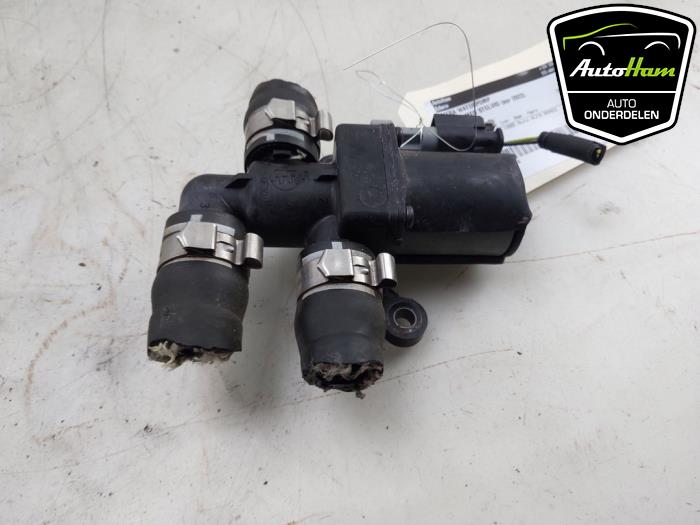 Begagnade Extra vattenpump Alfa Romeo Stelvio (949) 2.0 T 16V Q4 Pris € 15,00 Marginaltabell erbjuds av AutoHam