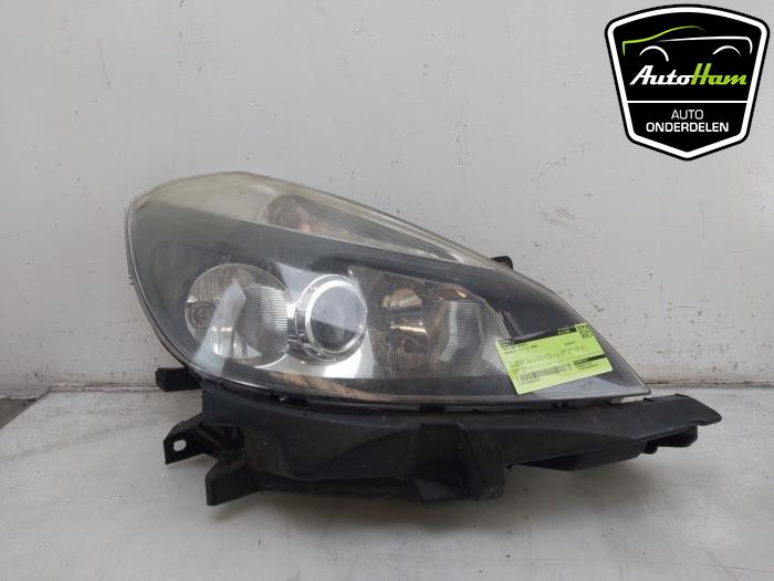 Używane Reflektor prawy Renault Clio III (BR/CR) 1.4 16V Cena € 85,00 Procedura marży oferowane przez AutoHam