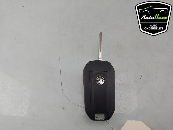 Używane Klucz Opel Corsa F (UB/UH/UP) 1.2 12V 75 Cena € 40,00 Procedura marży oferowane przez AutoHam