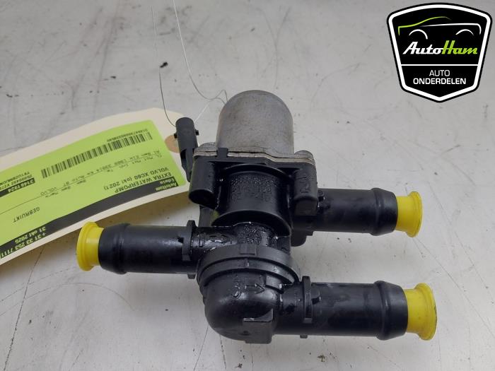 Begagnade Extra vattenpump Volvo XC60 II (UZ) 2.0 T8 16V Recharge, Twin Engine AWD Pris € 10,00 Marginaltabell erbjuds av AutoHam