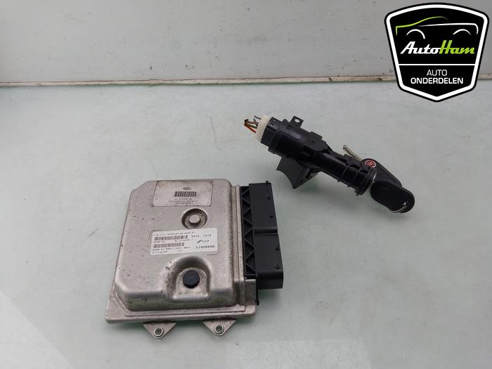 Used Ignition lock + computer Fiat Panda (312) 0.9 TwinAir 65 Price € 150,00 Margin scheme offered by AutoHam