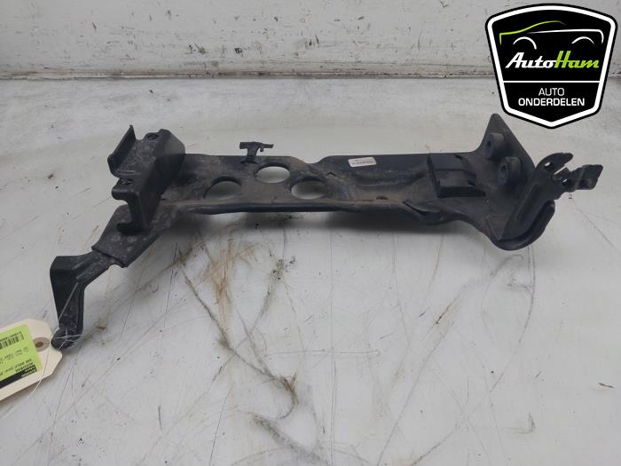 Begagnade Batterilåda Volkswagen Golf V (1K1) 2.0 FSI 16V Pris € 15,00 Marginaltabell erbjuds av AutoHam