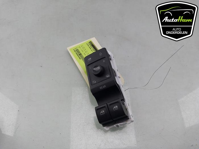 Usados Interruptor de ventanilla eléctrica Cupra Born 58 Precio € 50,00 Norma de margen ofrecido por AutoHam