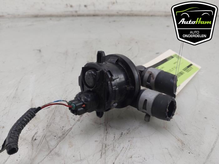 Begagnade Extra vattenpump Toyota RAV4 (A4) 2.5 Hybrid 16V VVT-i 4x4 Pris € 30,00 Marginaltabell erbjuds av AutoHam