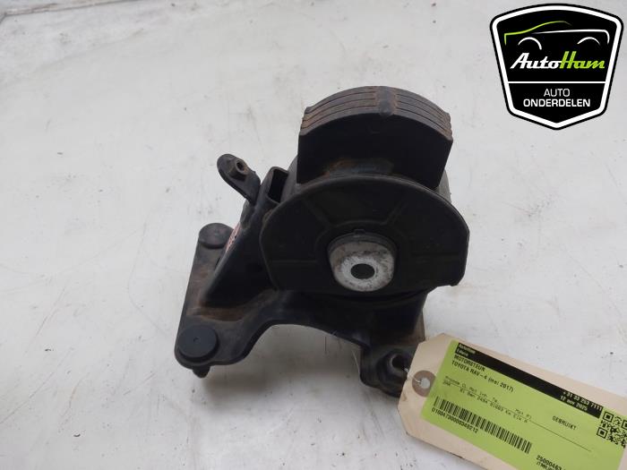Engine mount from a Toyota RAV4 (A4) 2.5 Hybrid 16V VVT-i 4x4 2017