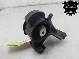 Engine mount from a Toyota RAV4 (A4) 2.5 Hybrid 16V VVT-i 4x4 2017