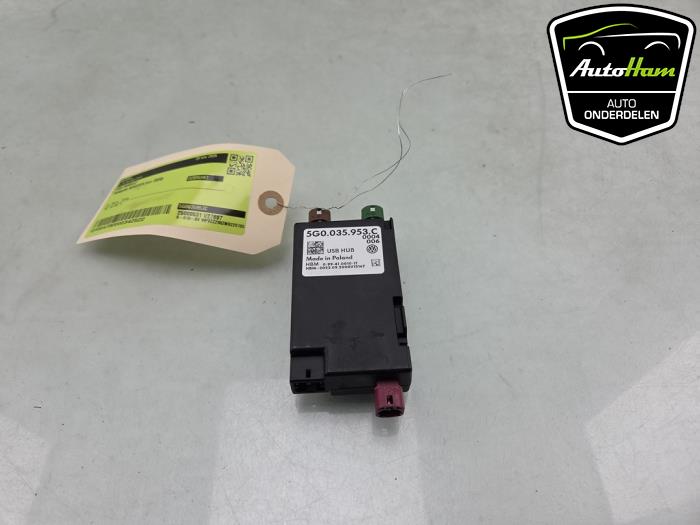 Używane Modul USB Porsche 718 Boxster (982) 2.5 S Turbo Cena € 25,00 Procedura marży oferowane przez AutoHam