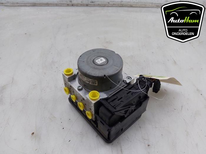 Używane Pompa ABS Ford Fiesta 7 1.0 EcoBoost 12V 100 Cena € 175,00 Procedura marży oferowane przez AutoHam