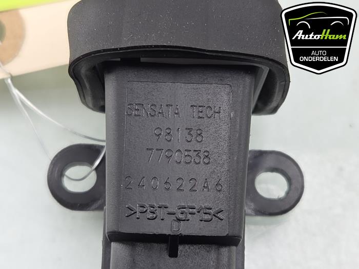 Używane Przelacznik Ferrari 296 GTS 3.0 PHEV Cena € 24,20 Z VAT oferowane przez AutoHam