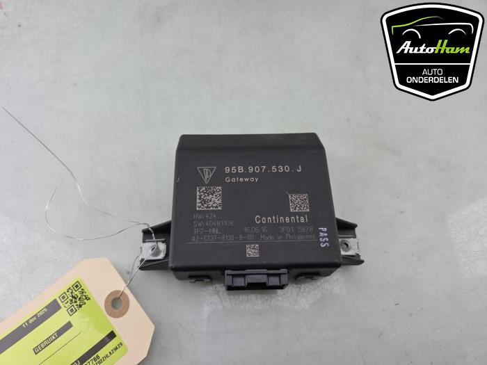 Używane Modul gateway Porsche Cayenne II (92A) 3.0 D V6 24V Cena € 75,00 Procedura marży oferowane przez AutoHam