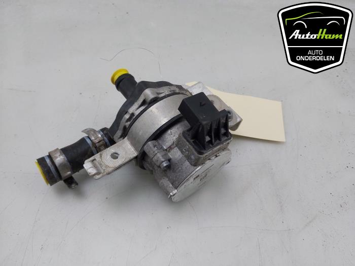 Extra vattenpump från en Ferrari 296 GTS 3.0 PHEV 2025