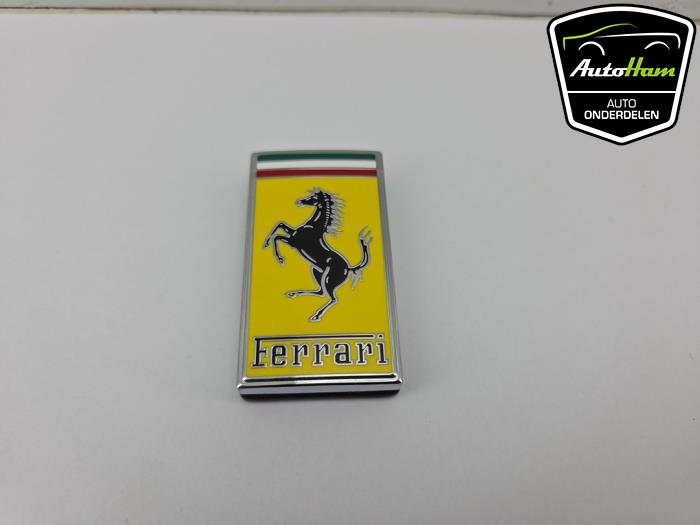 Używane Klucz Ferrari 296 GTS 3.0 PHEV Cena € 719,95 Z VAT oferowane przez AutoHam