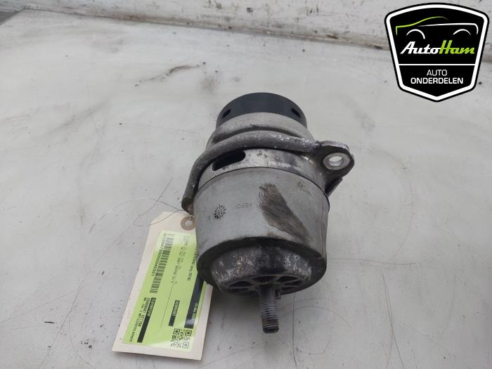 Used Engine mount Porsche Cayenne II (92A) 3.0 D V6 24V Price € 30,00 Margin scheme offered by AutoHam