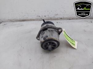 Engine mount from a Porsche Cayenne II (92A) 3.0 D V6 24V 2016