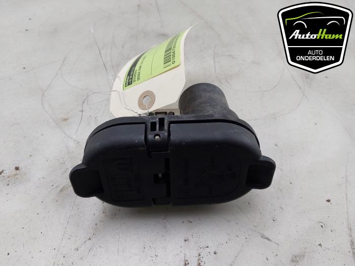 Tow bar socket
