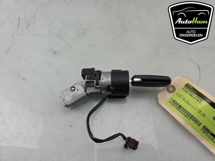 Używane Stacyjka + Kluczyk Peugeot 5008 I (0A/0E) 1.6 THP 16V Cena € 40,00 Procedura marży oferowane przez AutoHam