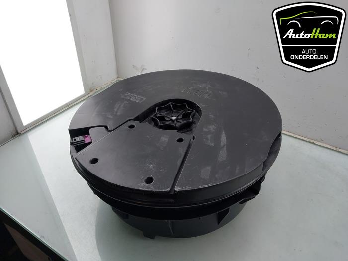 Używane Subwoofer Volkswagen Up! (121) 1.0 12V 60 Cena € 125,00 Procedura marży oferowane przez AutoHam
