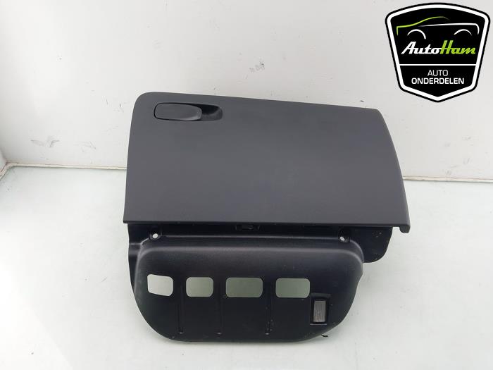 Begagnade Handskfack Volvo EX40 (XZ) Single Motor 70 kWh Pris € 50,00 Marginaltabell erbjuds av AutoHam