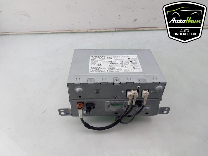 Begagnade Kontrollenhet, multimedia Volvo EX40 (XZ) Single Motor 70 kWh Pris € 395,00 Marginaltabell erbjuds av AutoHam